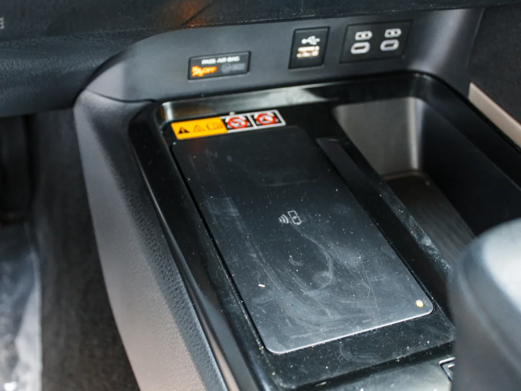 Used 2025 Wind Chill Pearl Toyota XSE image 21