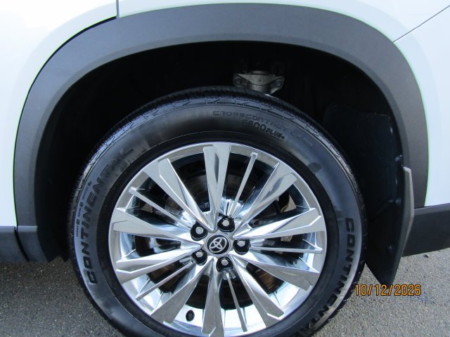 Certified Used 2024 Pearl Toyota Platinum image 8