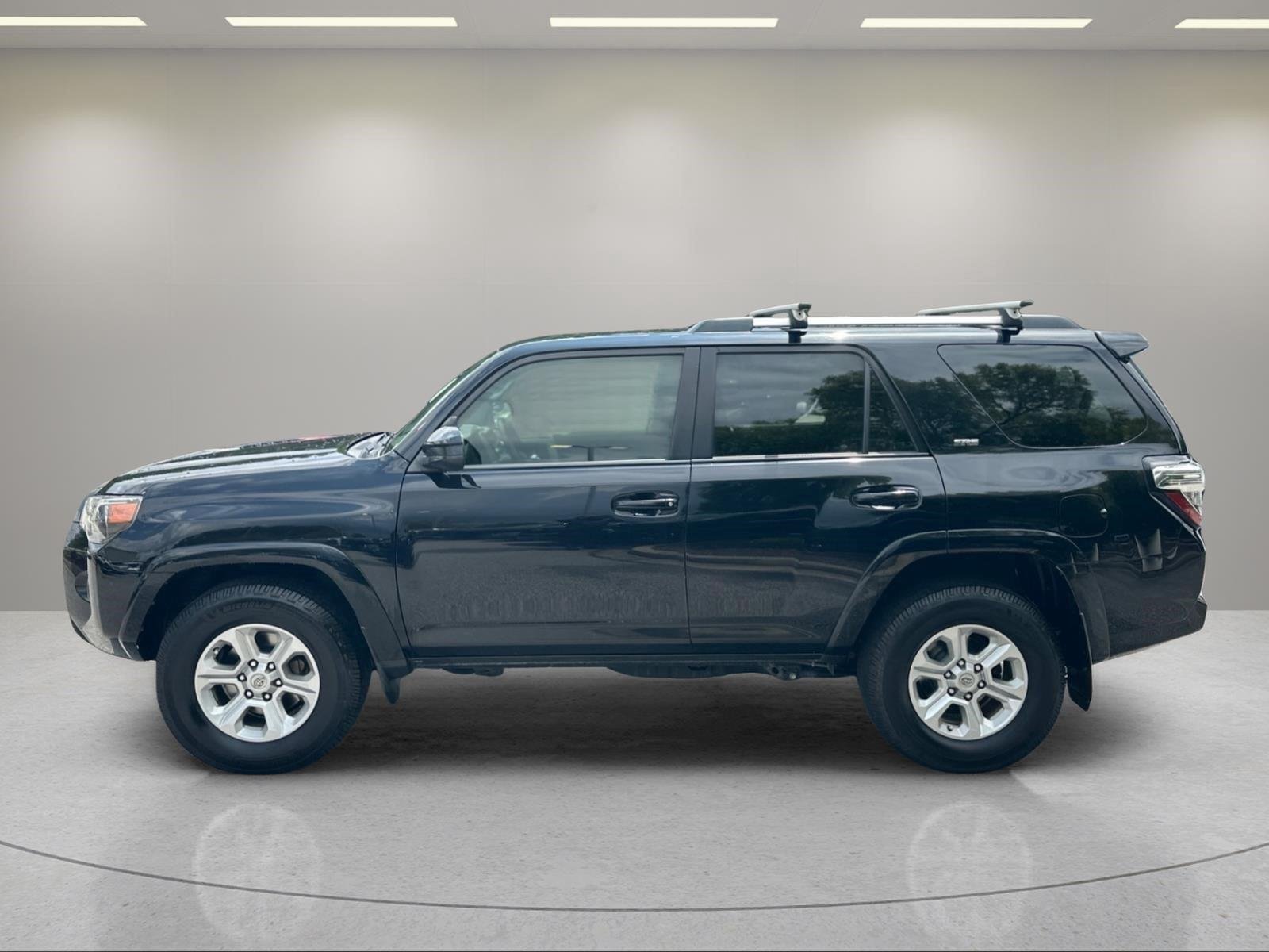 Used 2019 Midnight Black Metallic Toyota SR5 image 2