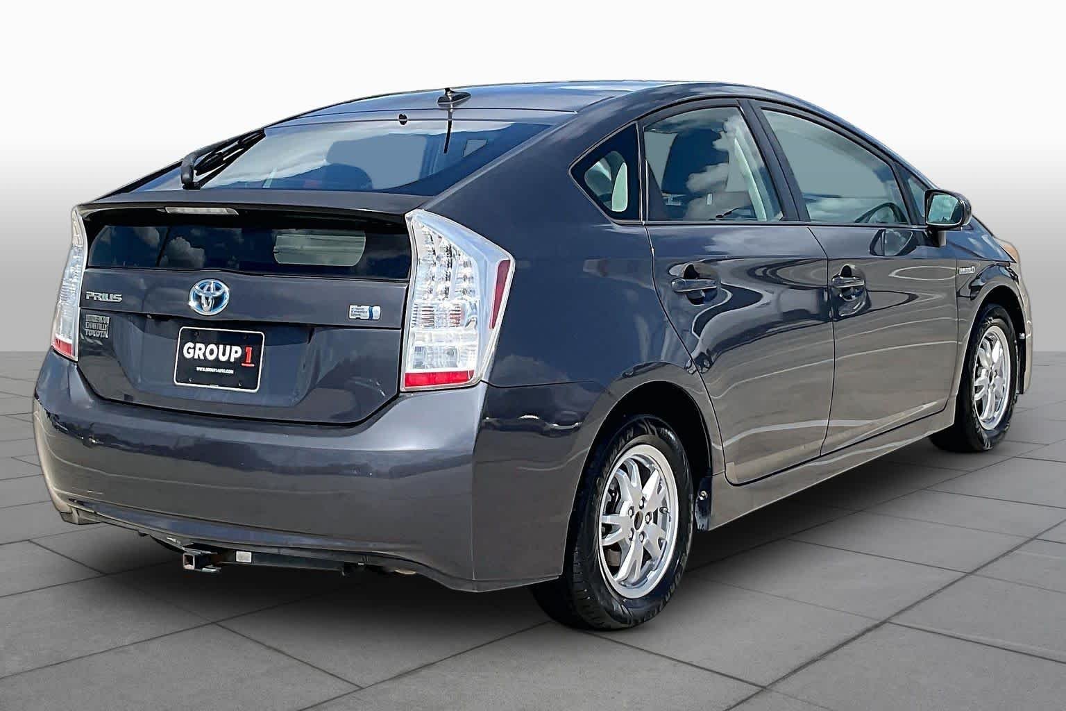 Used 2011 Winter Gray Metallic Toyota I image 12