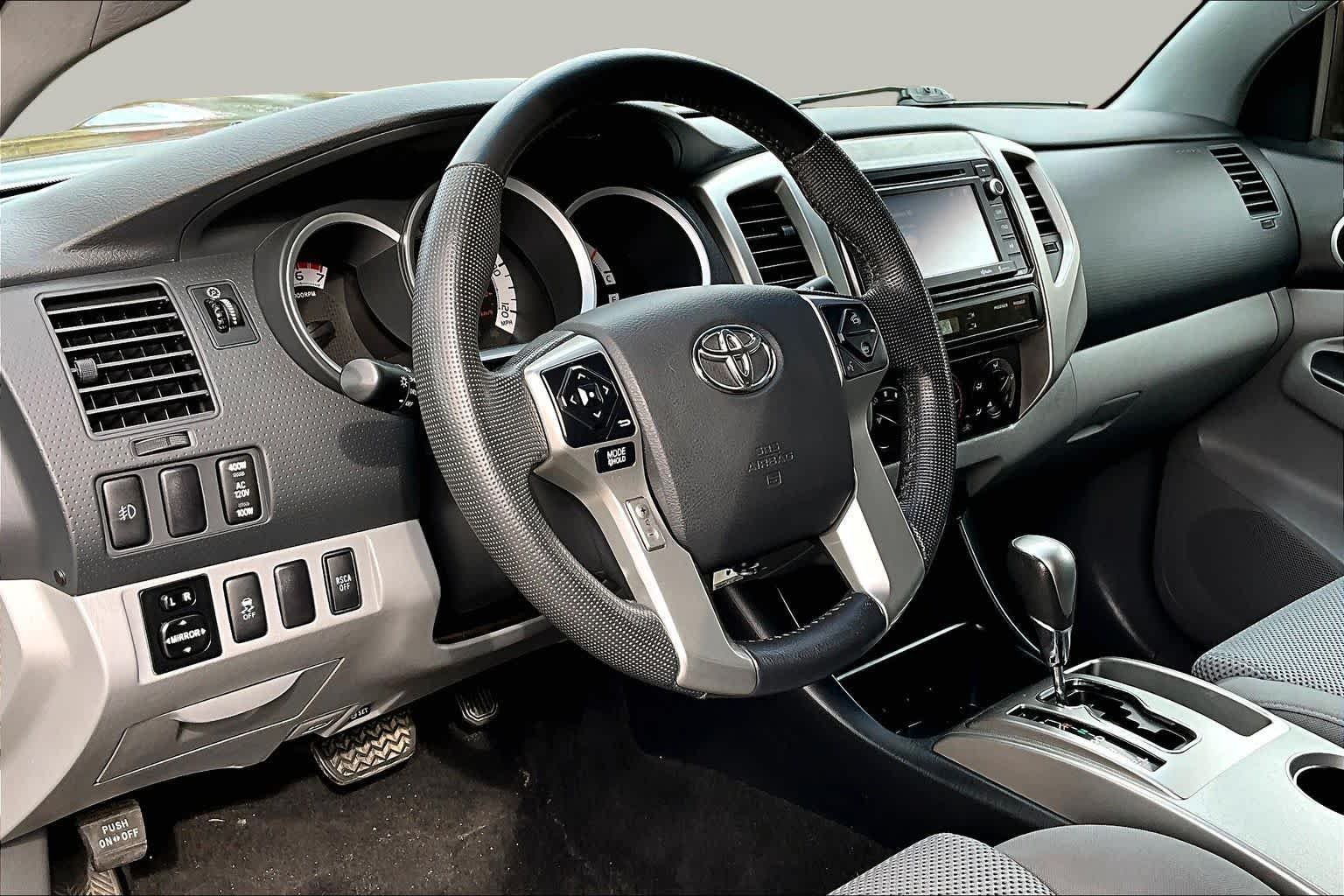 Used 2014 Spruce Mica Toyota  image 17