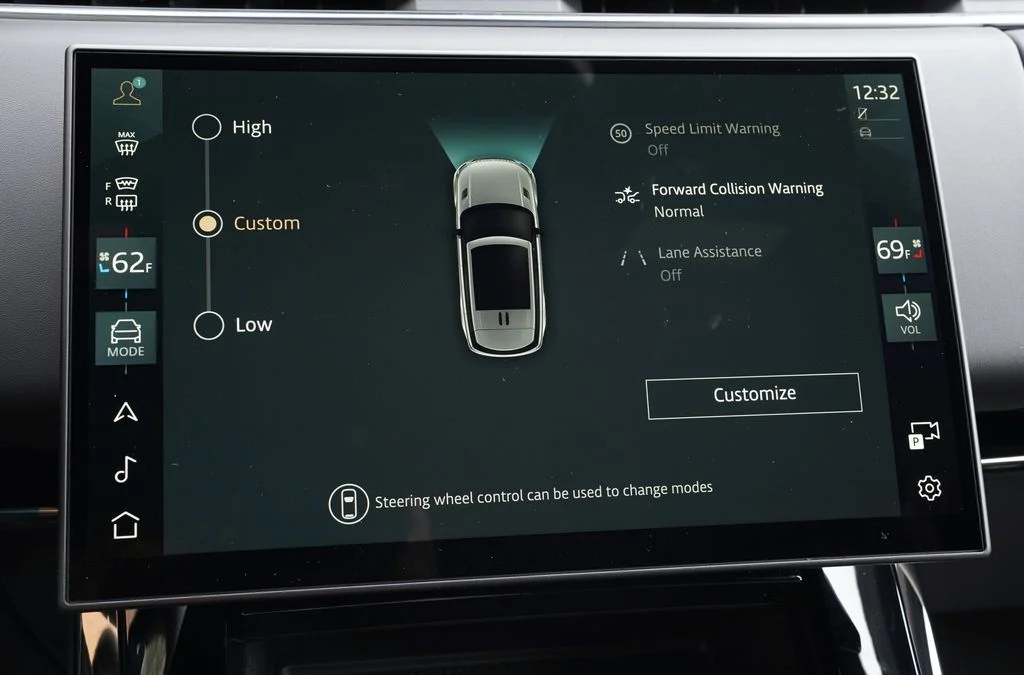 New 2026 Carpathian Grey Land Rover Dynamic SE image 24