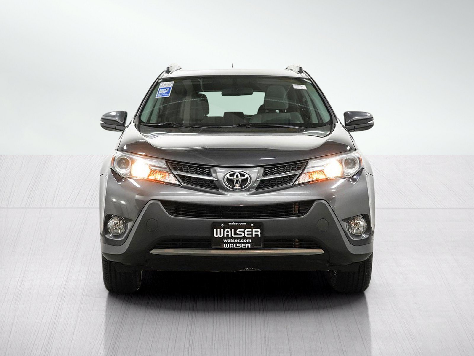 Used 2015 Magnetic Gray Metallic Toyota Xle image 9