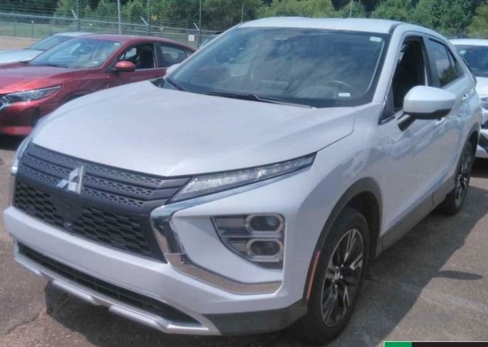 Used 2025 White Diamond Mitsubishi SE image 1