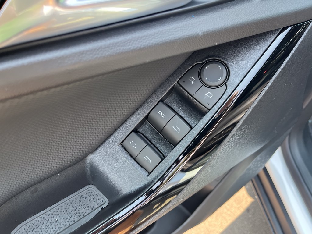 2027 Chevrolet Equinox LT - Photo 11