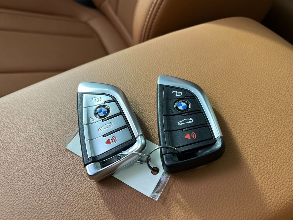 Used 2023 Gray BMW xDrive30i image 30