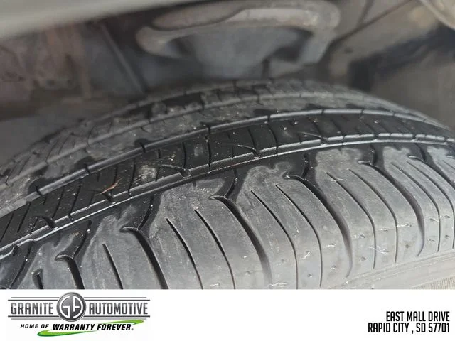 Used 2024 Silver Mitsubishi  image 27
