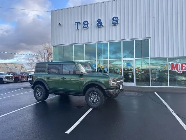 New 2025 Green Ford Badlands image 2