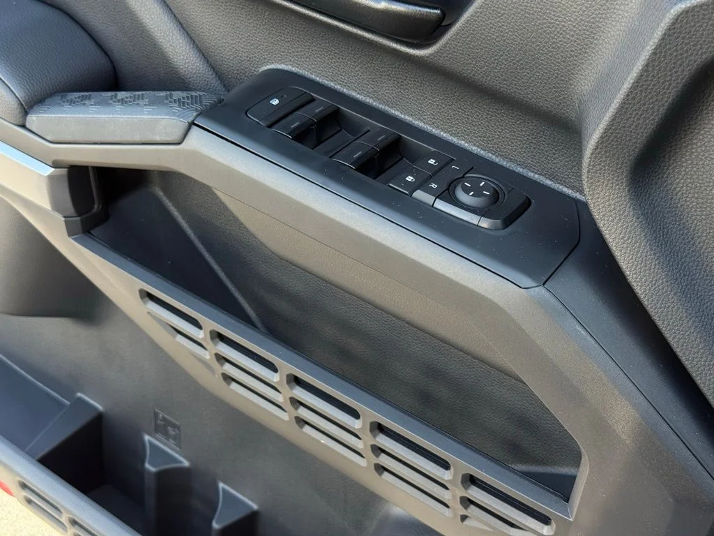 2025 Toyota Tacoma SR5 - Photo 19