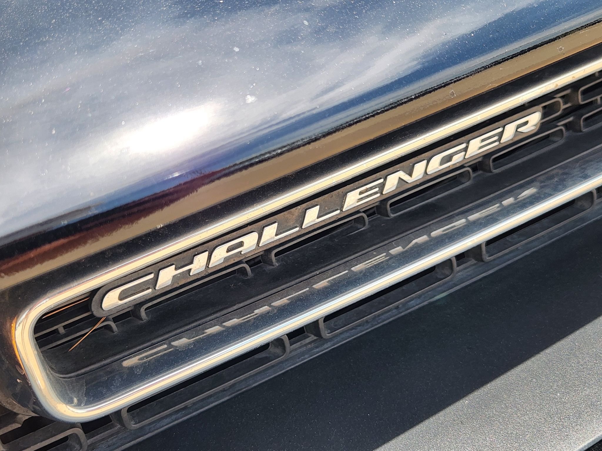 Used 2018 Pitch Black Clearcoat Dodge SXT image 10
