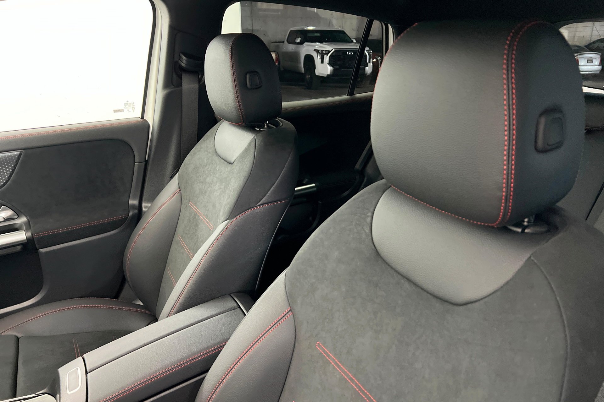 New 2026 Polar White Mercedes-Benz GLA 250 image 17