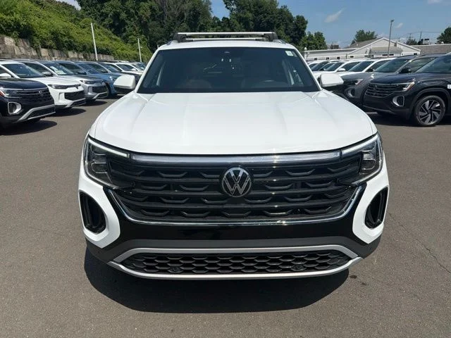 Certified Used 2024  Volkswagen 2.0T SE w/Technology image 2