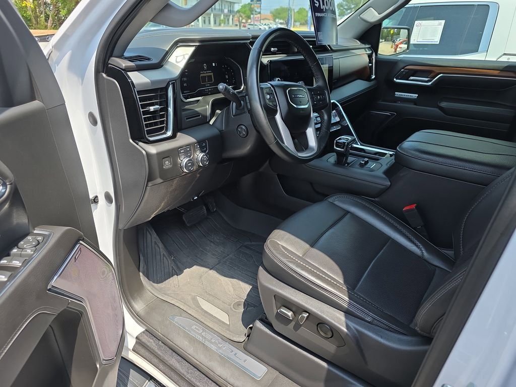 Used 2023 White GMC Denali image 11