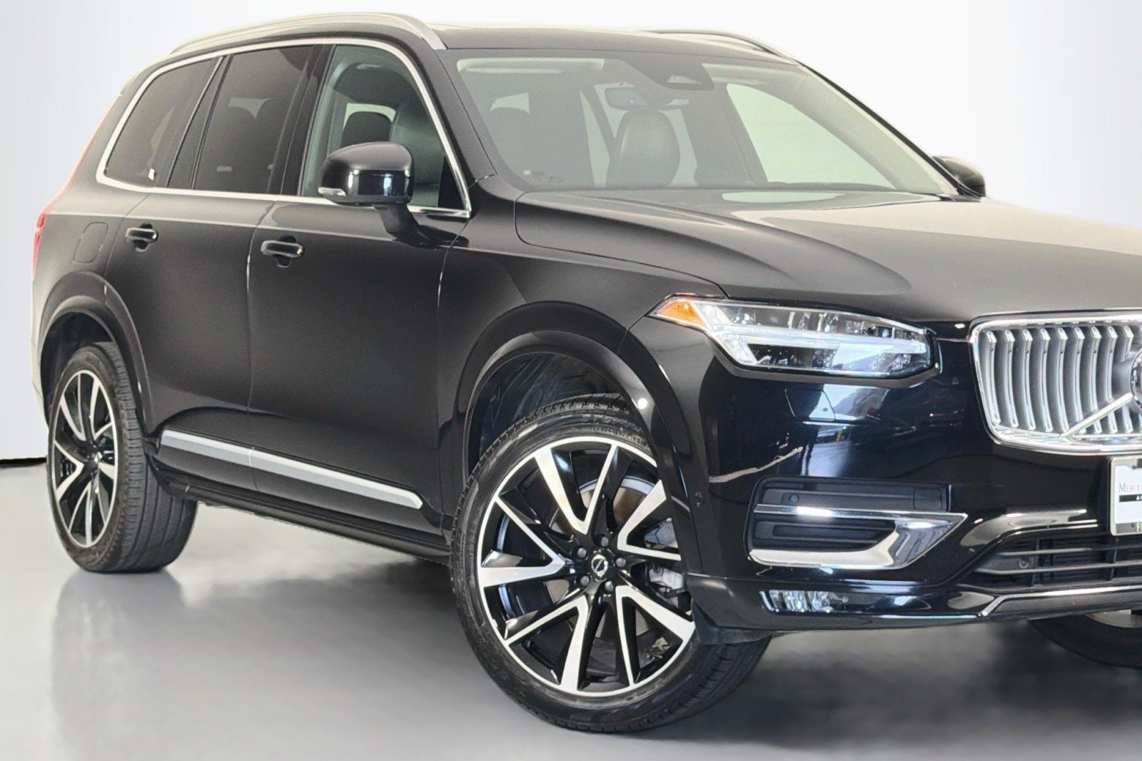 Used 2024 Onyx Black Metallic Volvo Ultimate Bright Theme image 15
