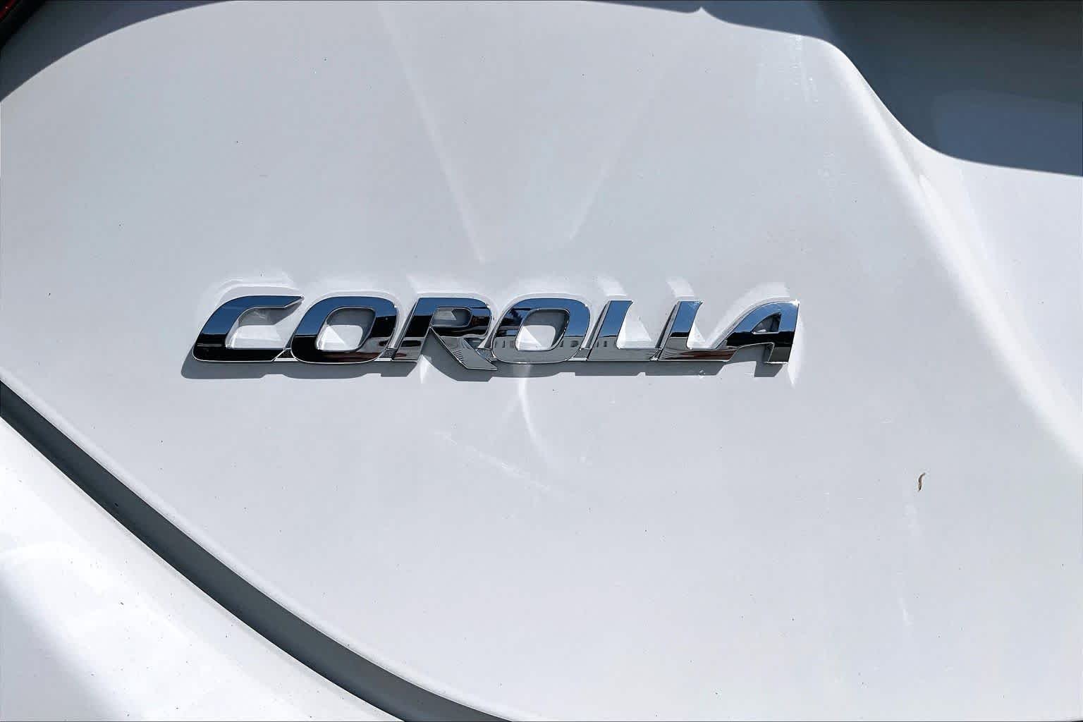 Used 2015 Super White Toyota S Plus image 33