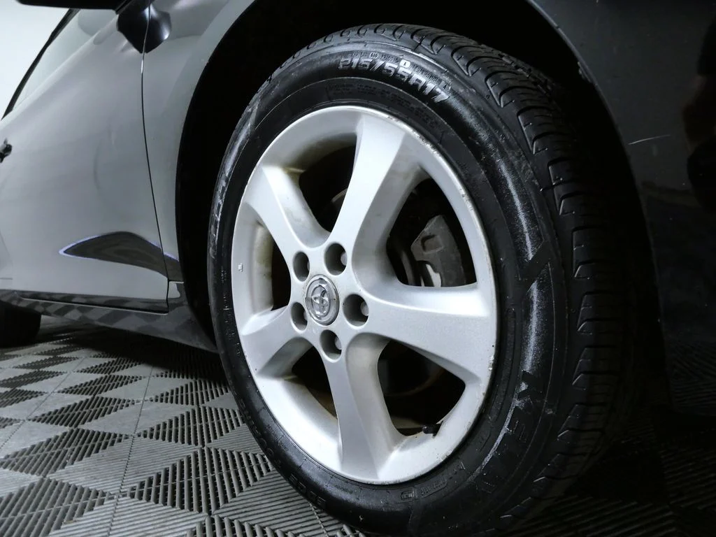 Used 2004 Black Toyota SLE image 2