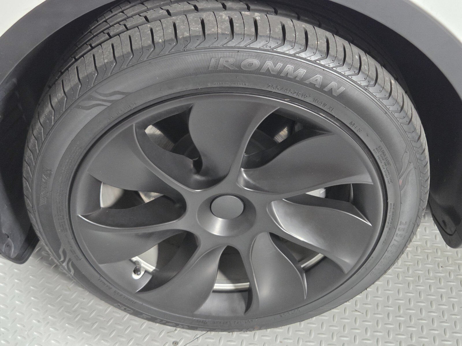 2022 Tesla Model Y Long Range - Photo 9