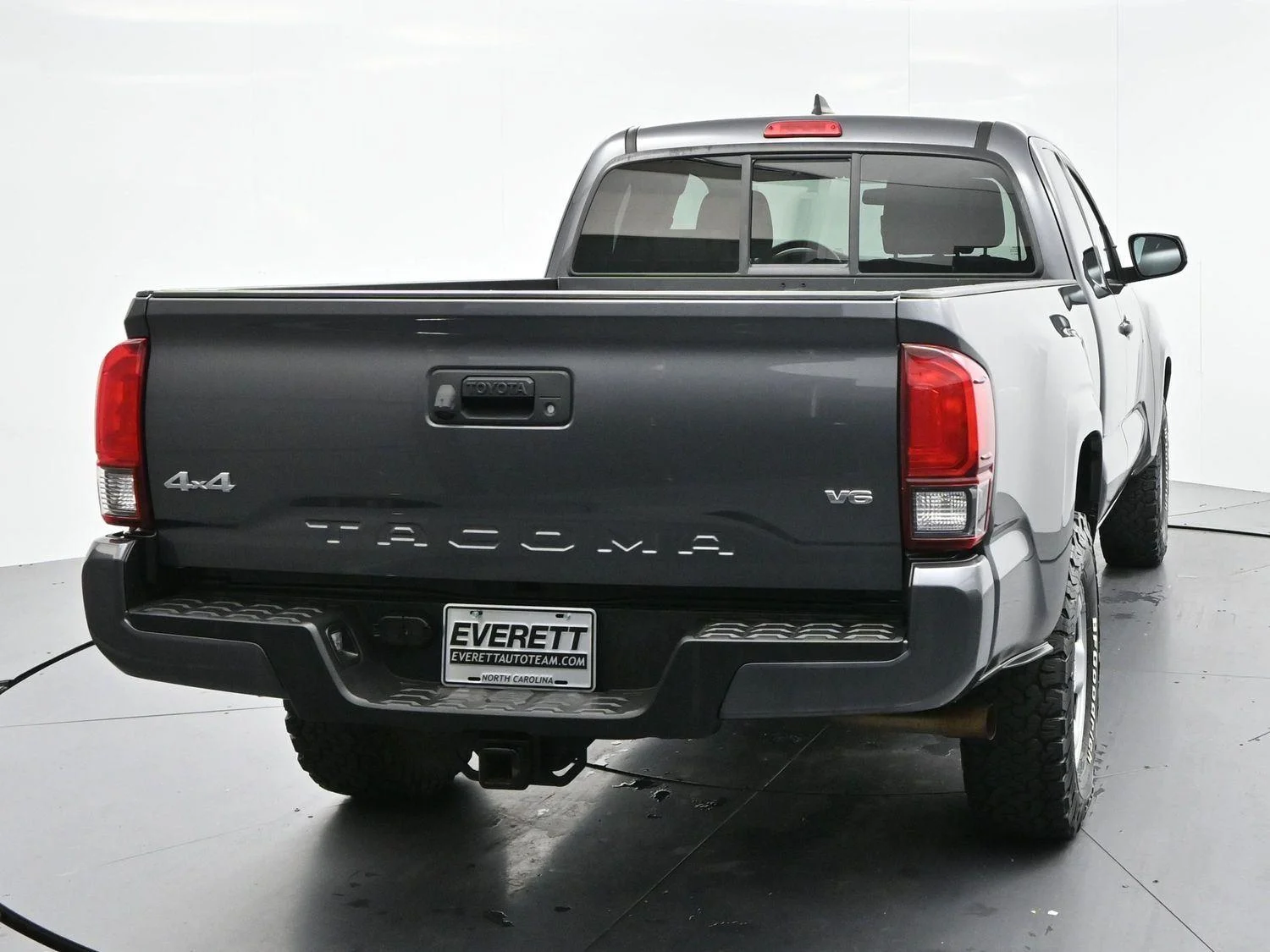 Used 2019 Magnetic Gray Metallic Toyota SR5 image 6