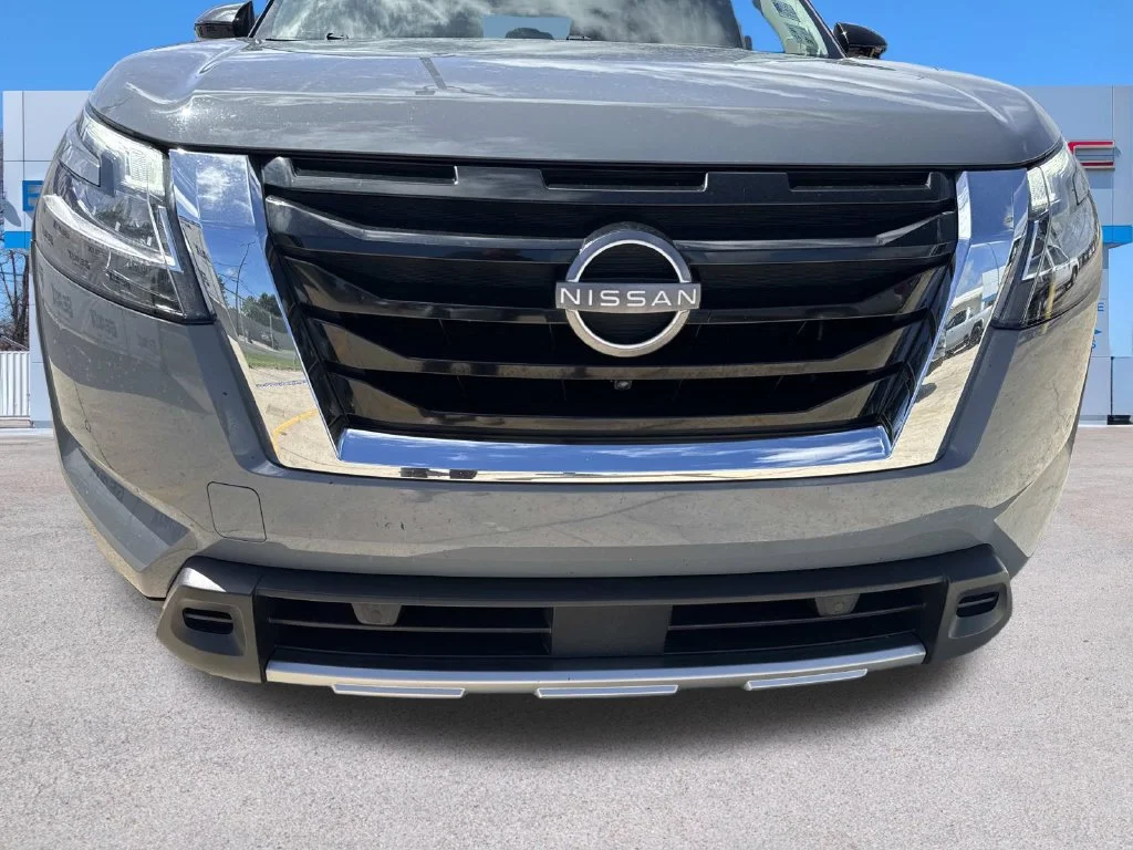Used 2023 Gray Nissan Platinum image 4
