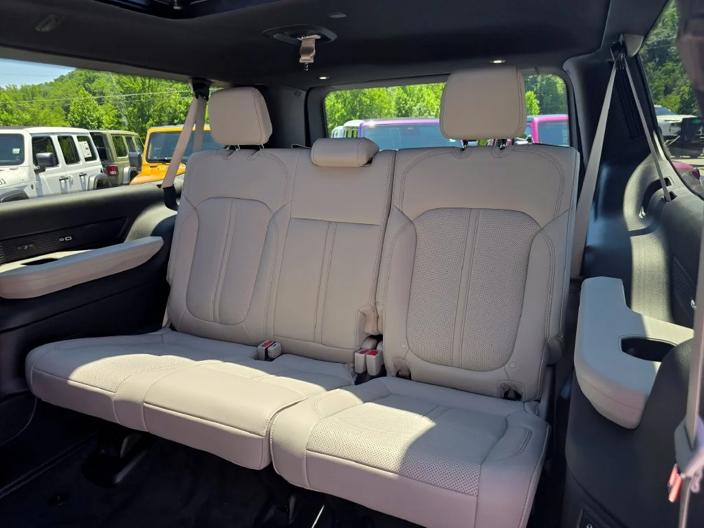 New 2026 White Jeep  image 12