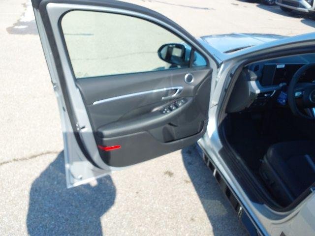 New 2026 Silver Hyundai SEL Sport image 28