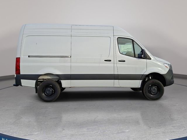 New 2025 Arctic+White Mercedes-Benz Cargo 144 WB image 4