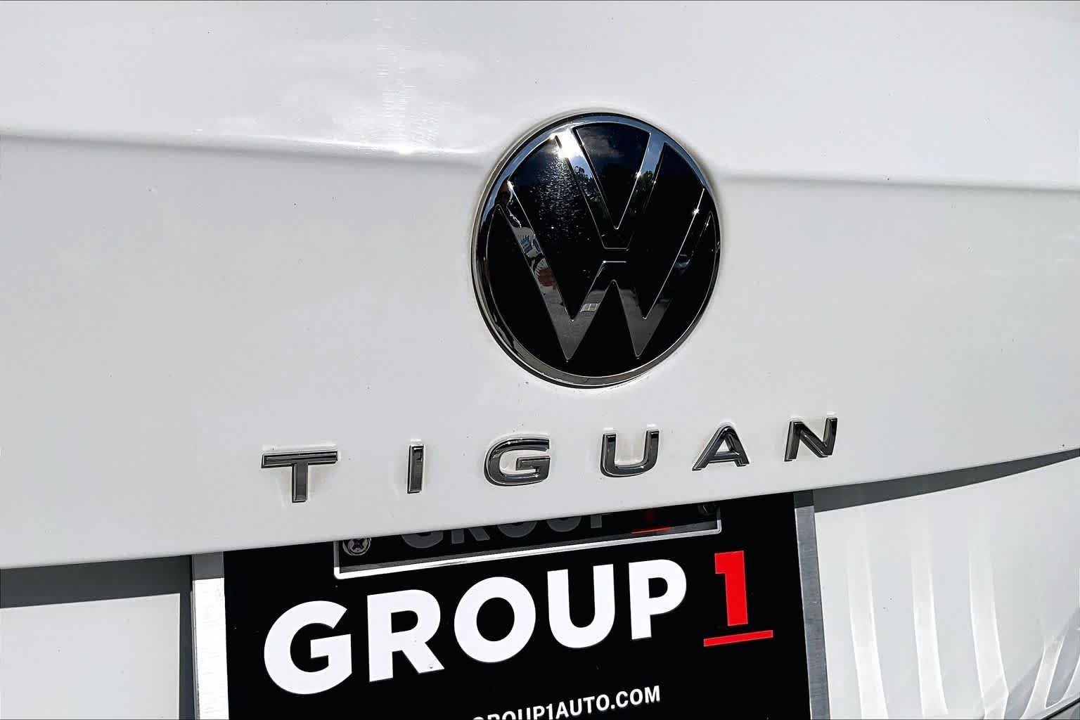 Used 2022 Pure White Volkswagen SE image 31