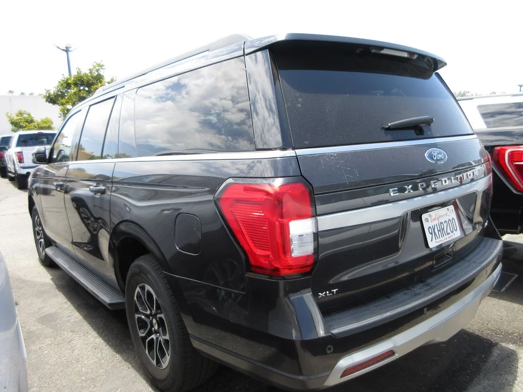 Used 2024 Dark Matter Gray Metallic Ford XLT image 2