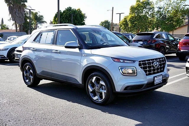 Used 2021 Silver Hyundai SEL image 5