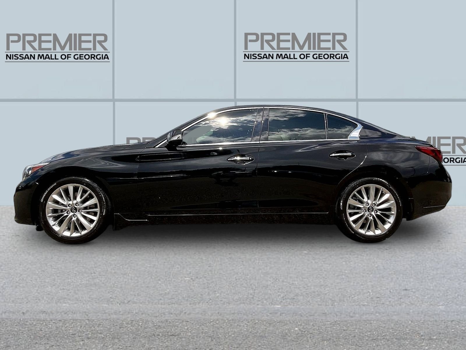 Used 2021 Black INFINITI 3.0t LUXE image 4