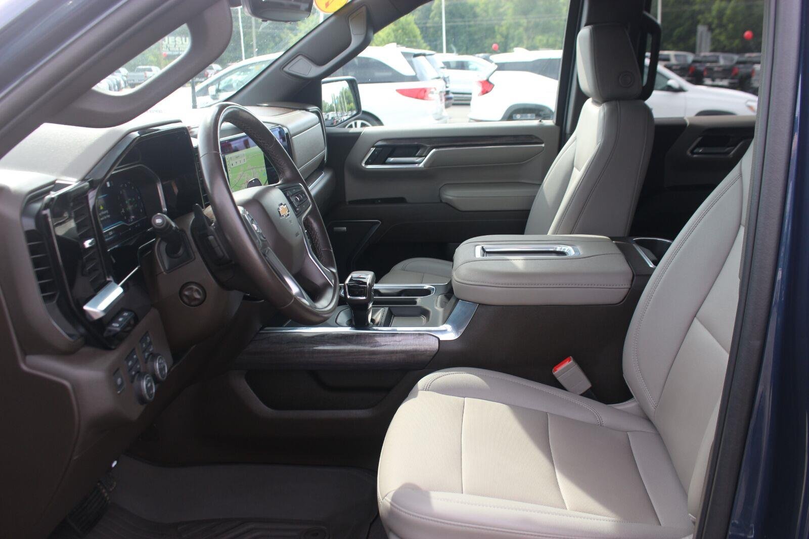 Used 2022 Northsky Blue Metallic Chevrolet LTZ image 17