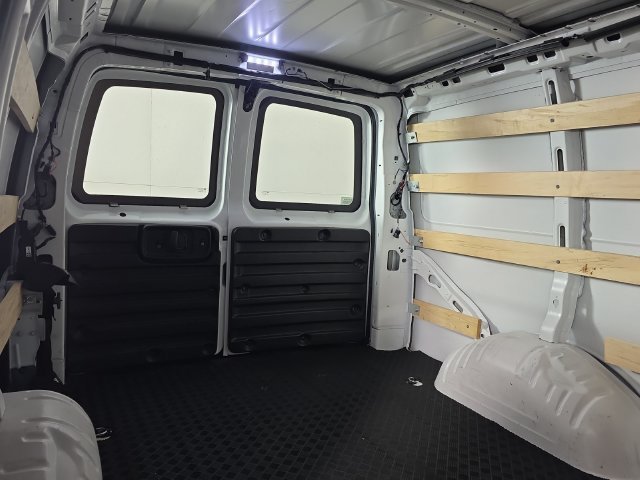 Used 2025 Summit White Chevrolet WT image 27