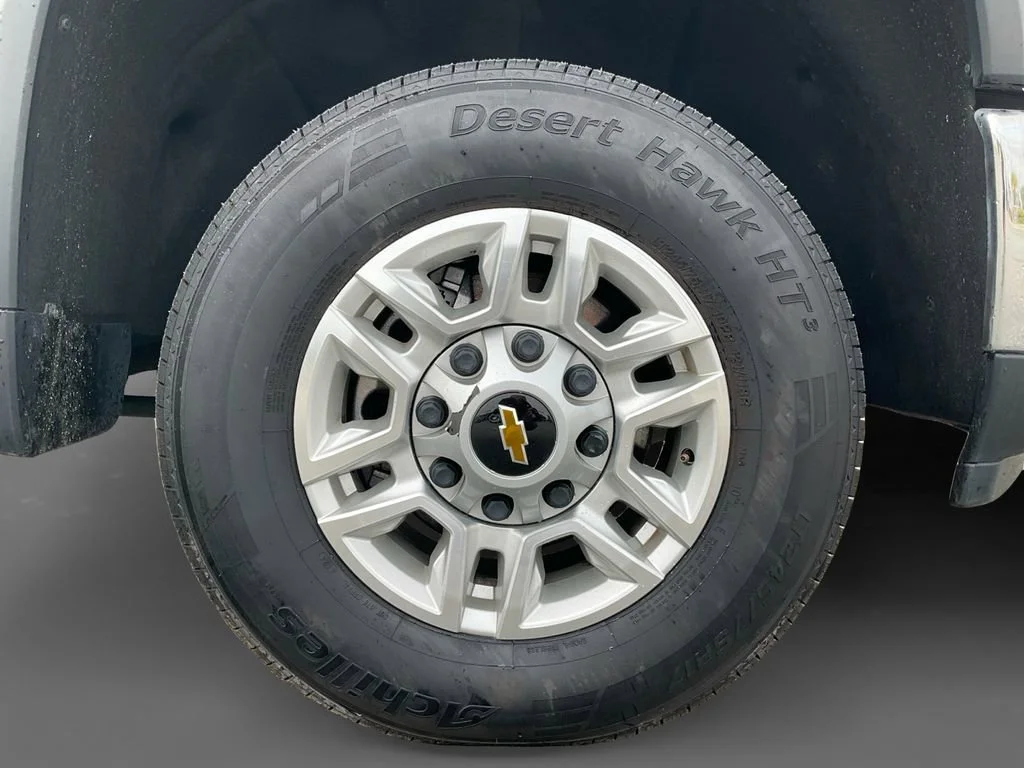 Used 2024 Summit White Chevrolet LT image 15