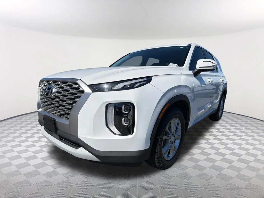 Used 2022 White Hyundai SE image 1