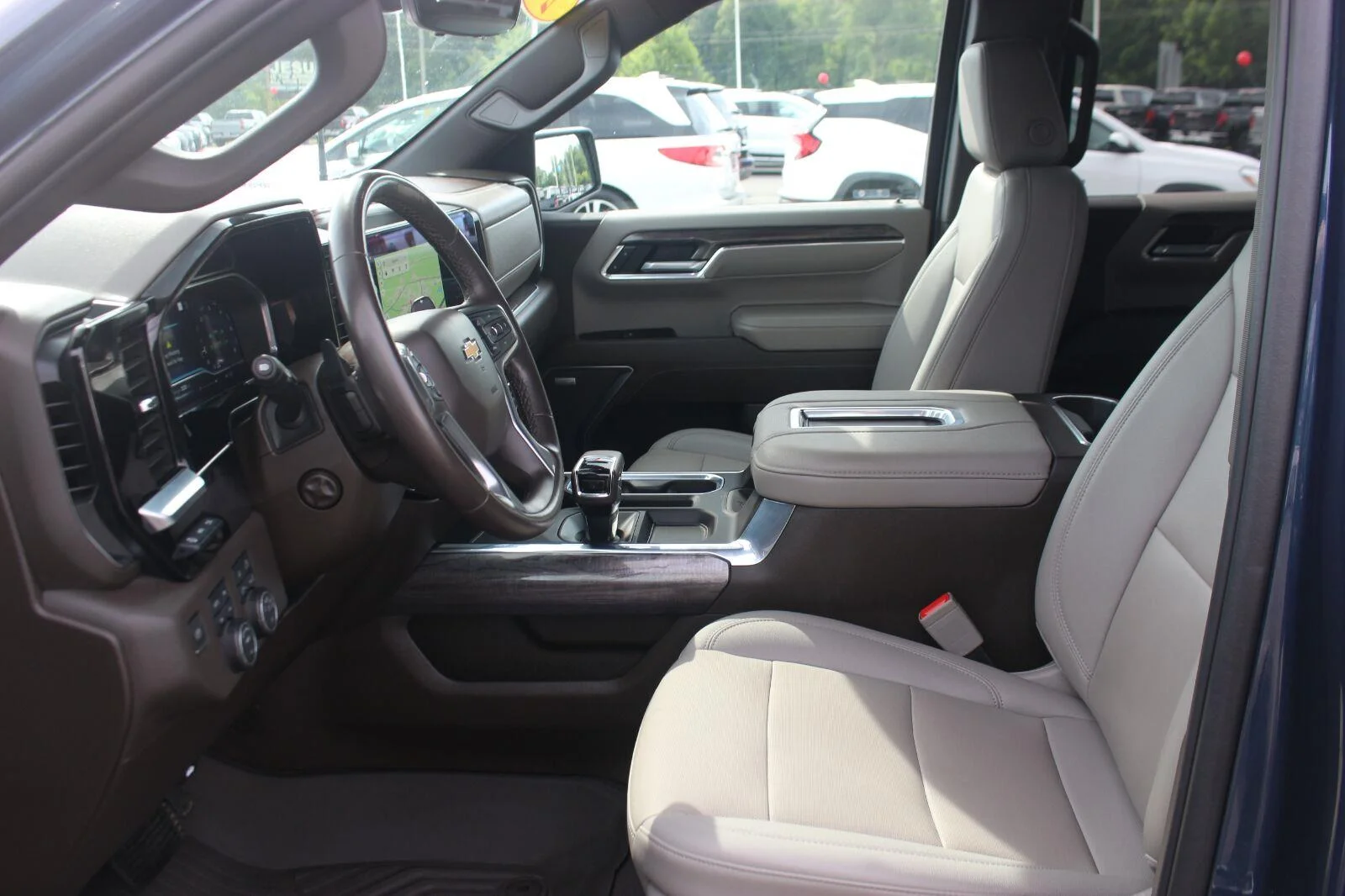 Used 2022 Northsky Blue Metallic Chevrolet LTZ image 17