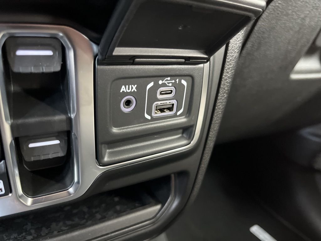 New 2026 Granite Crystal Metallic Clearcoat Jeep 85th Anniversary Edition image 37