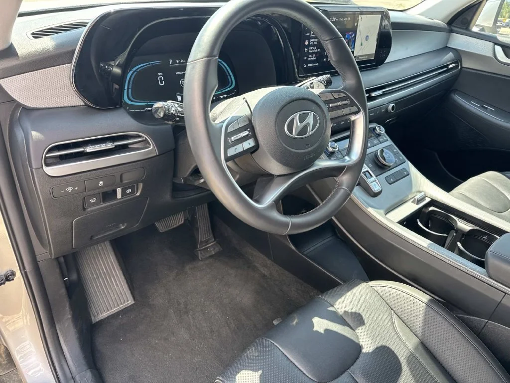Used 2025 Silver Hyundai SEL image 30
