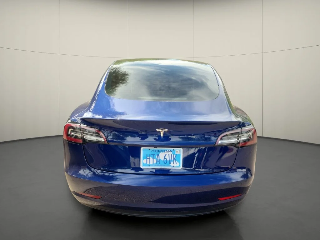 Used 2022  Tesla Base image 6