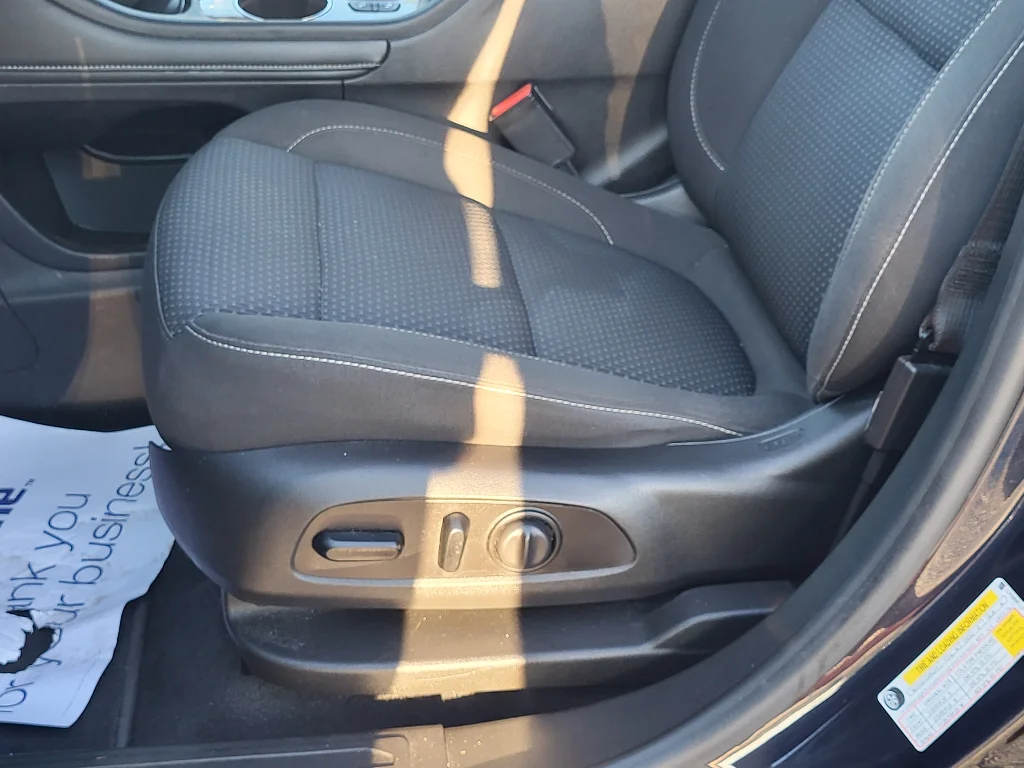 Used 2021 Midnight Blue Metallic GMC SLE image 20