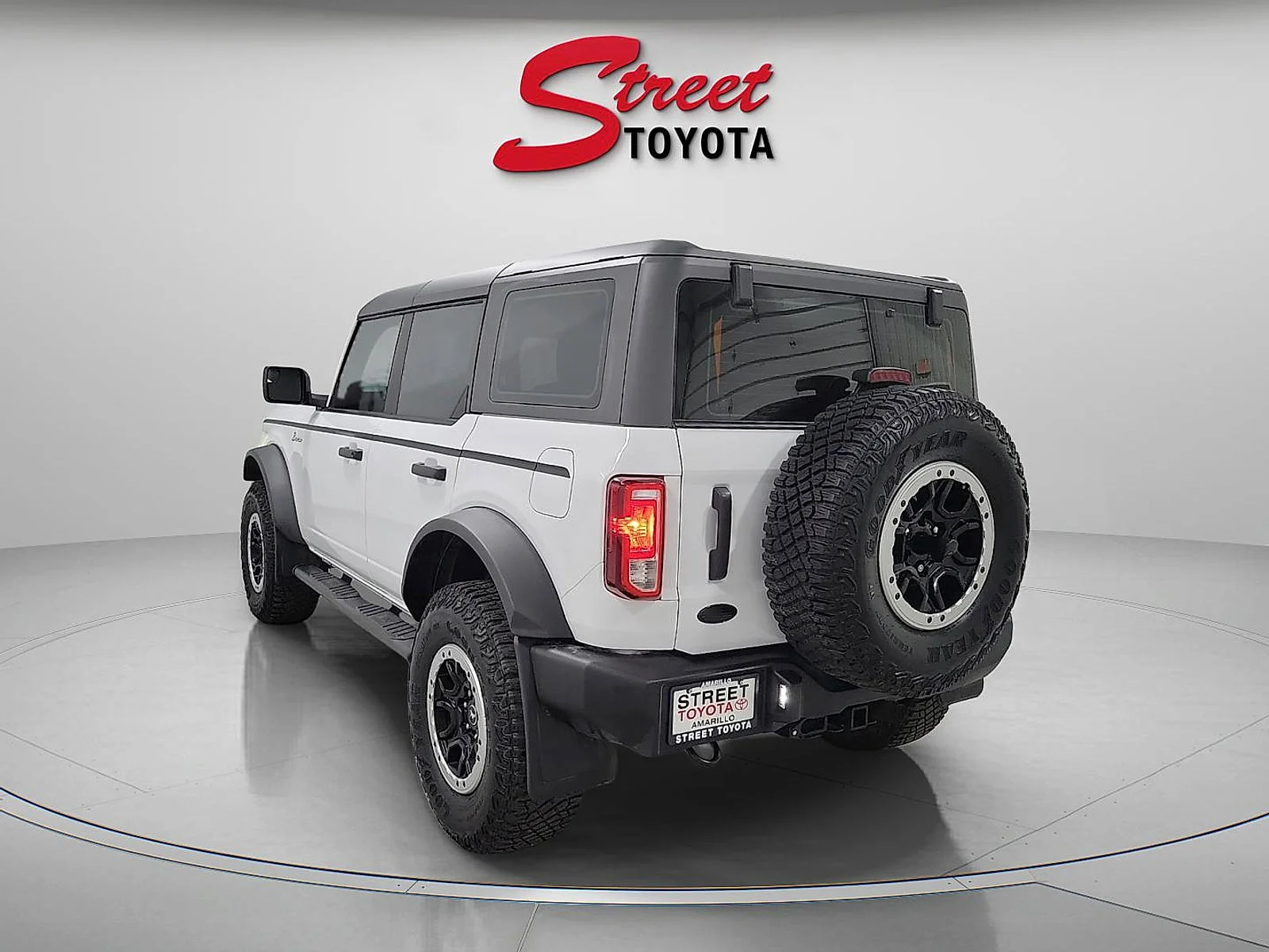 Used 2022 White Ford  image 2