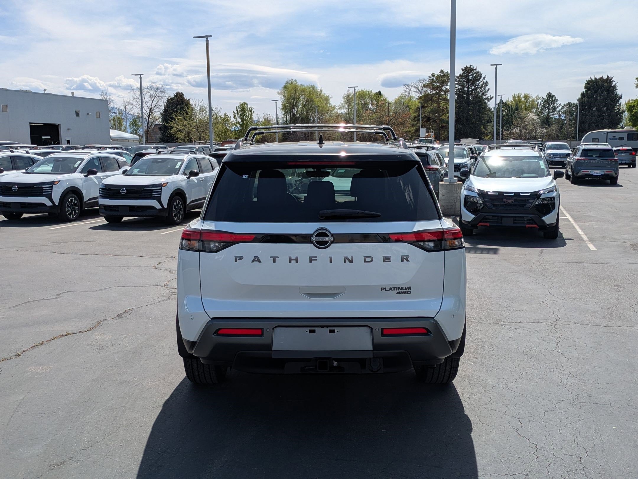 New 2026 Everest White Pearl Tricoat/Super Black Nissan Platinum image 4