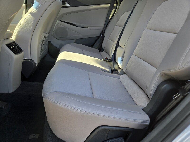 Used 2018 Molten Silver HYUNDAI VALUE FWD image 12