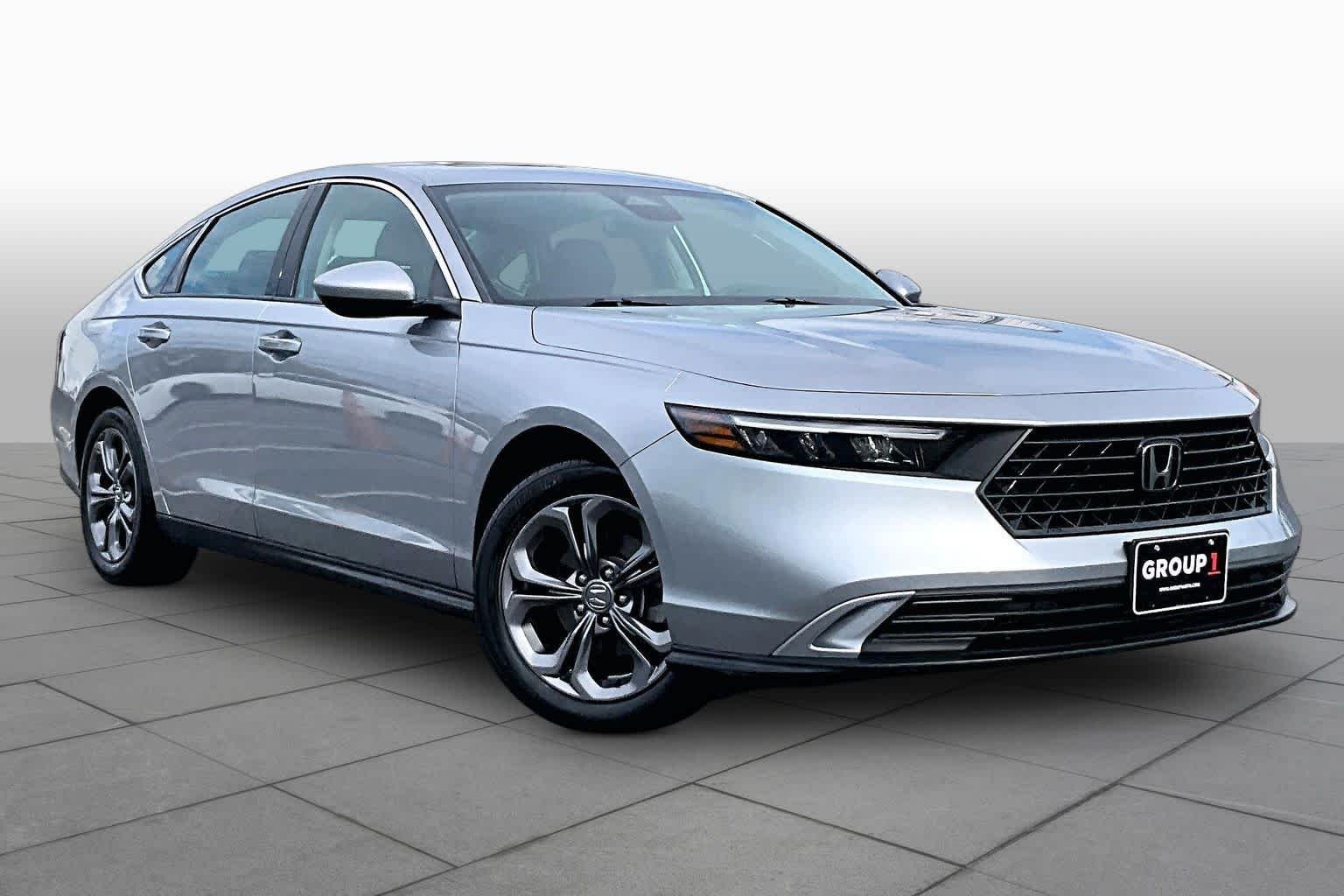 Used 2023 Lunar Silver Metallic Honda EX image 3
