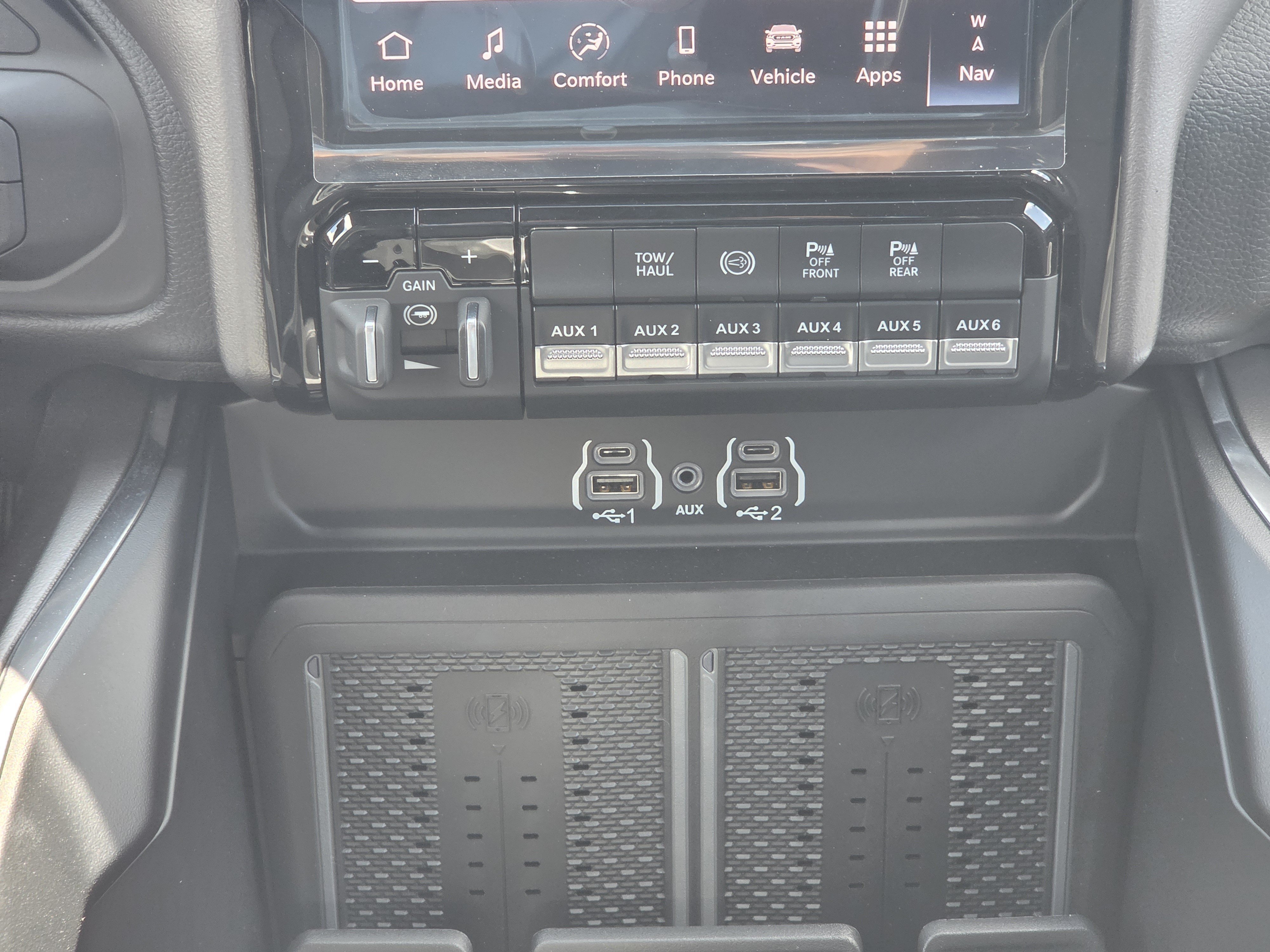 New 2026 Granite Crystal Metallic Clearcoat Ram Laramie image 11