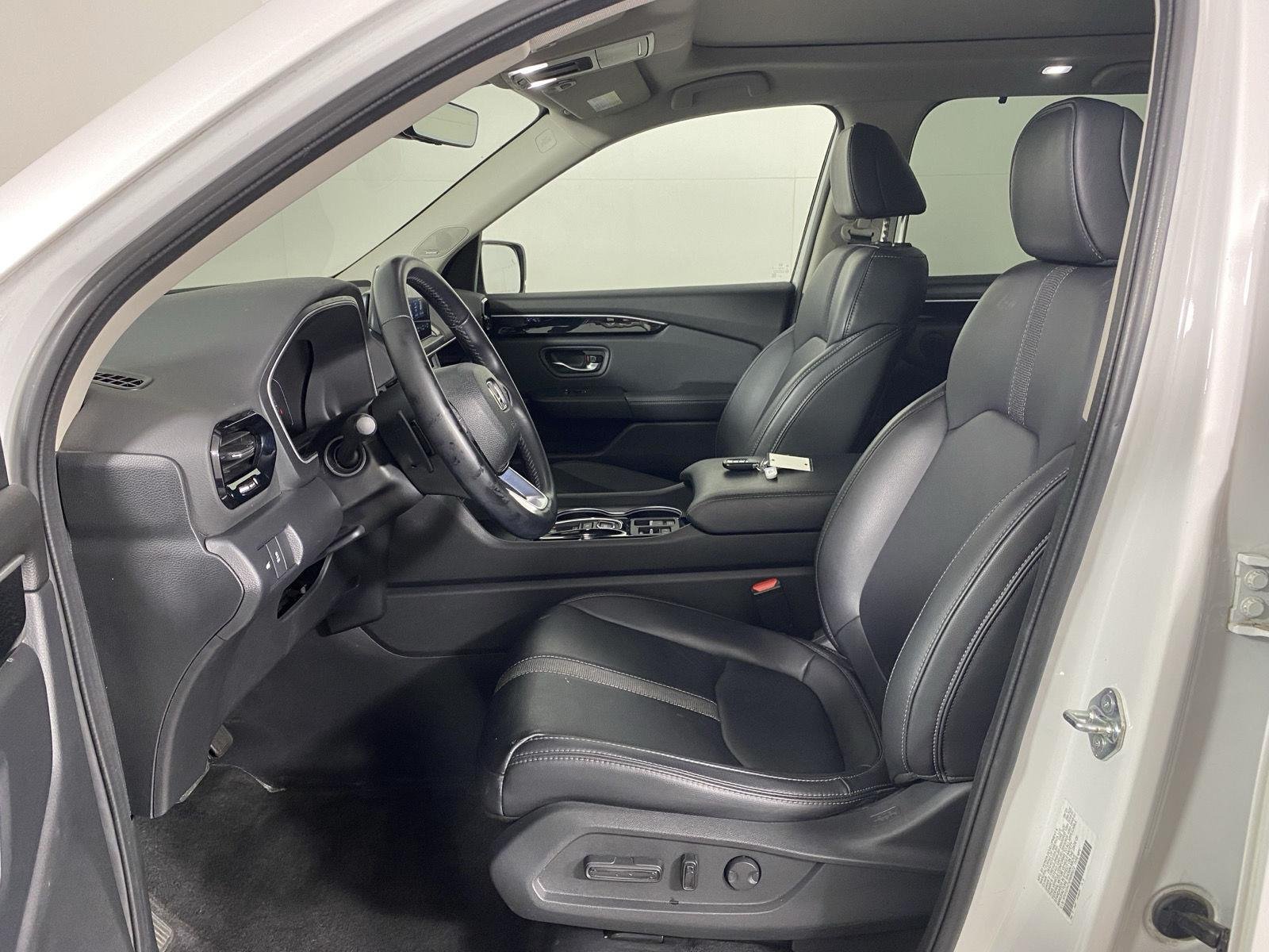 Used 2023 Platinum White Pearl Honda Touring image 13