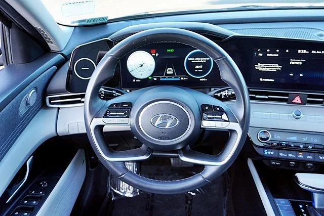 Used 2023 Black Hyundai Limited image 19