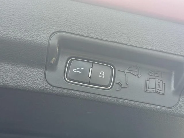 Used 2020 Red Ford XLT image 15