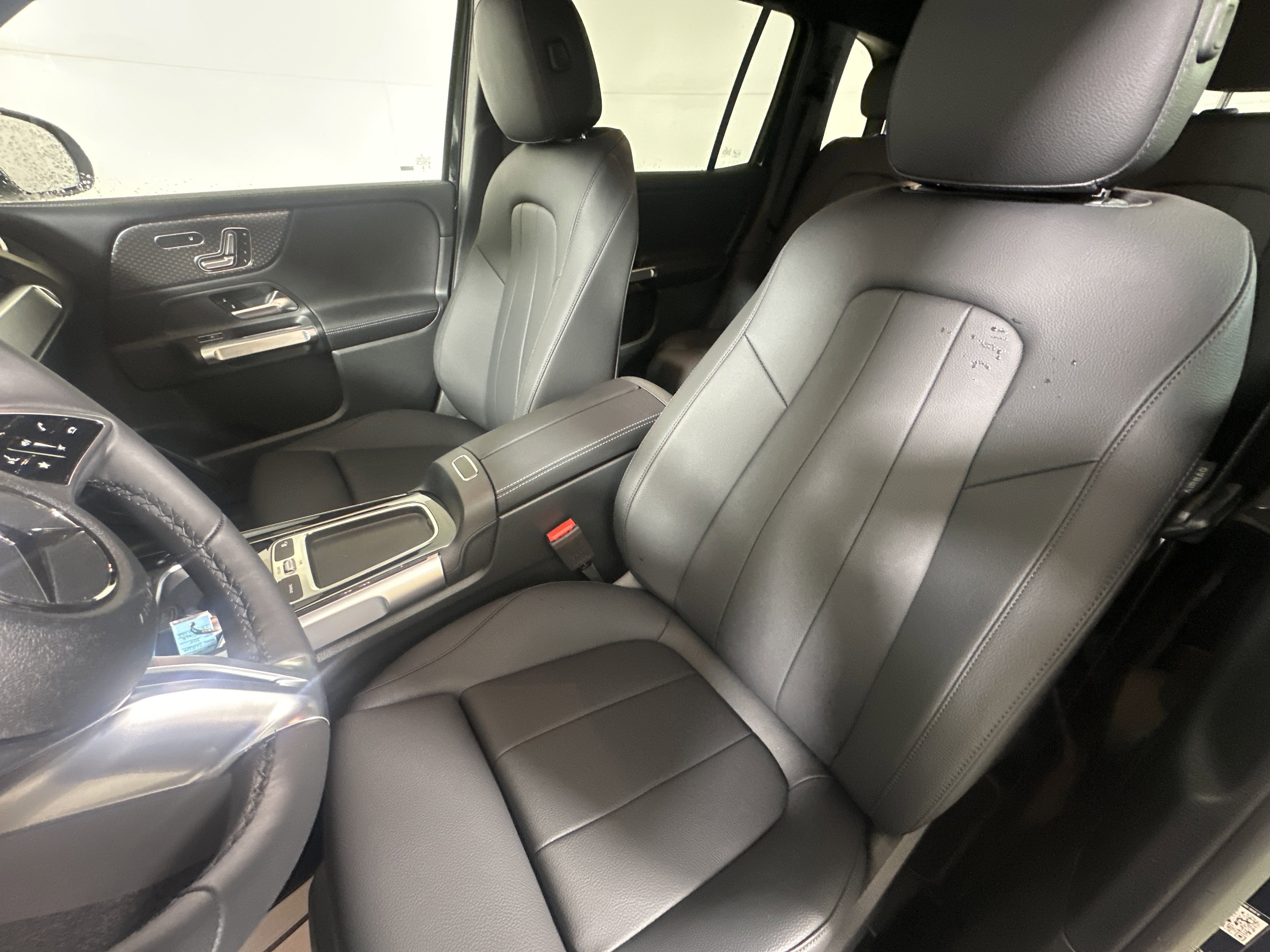 Certified Used 2026 NIGHT BLACK Mercedes-Benz GLB 250 image 9