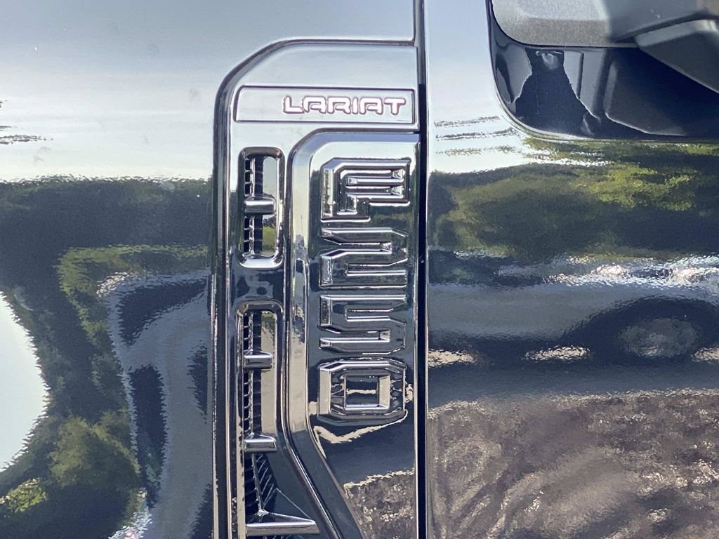 Used 2023 Agate Black Metallic Ford Lariat image 11