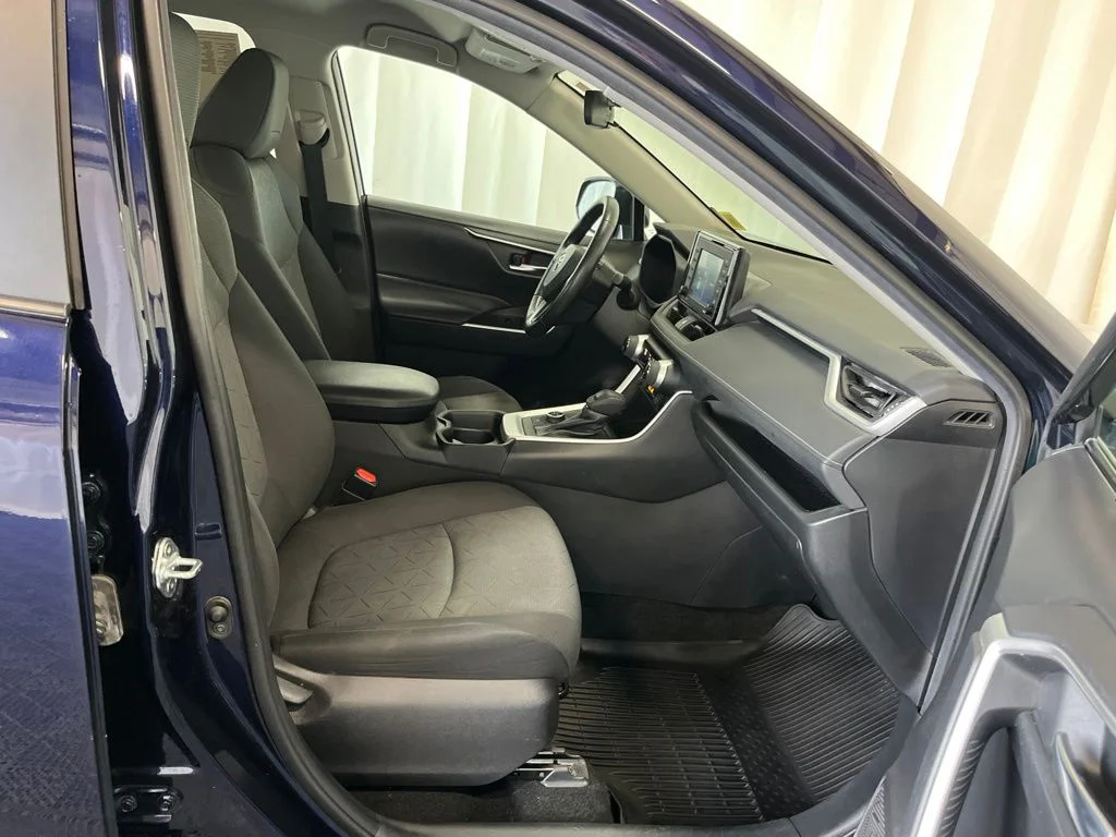 Used 2021  Toyota XLE image 20